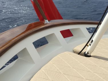 essence 33 exterior 4a